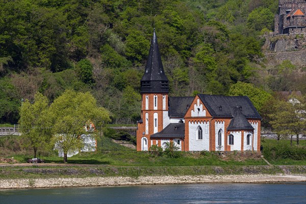 Houses and churches on the Rhine in Assmannshausen