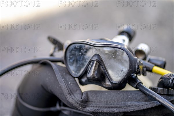 Goggles and oxygen tank with regulator for scuba divers