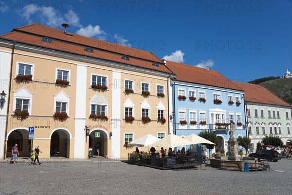 Market Square with Town Hall and Pomona Fountain