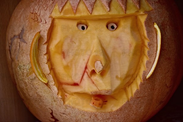 Face carved in pumpkin