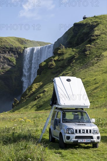 Car with roof tent