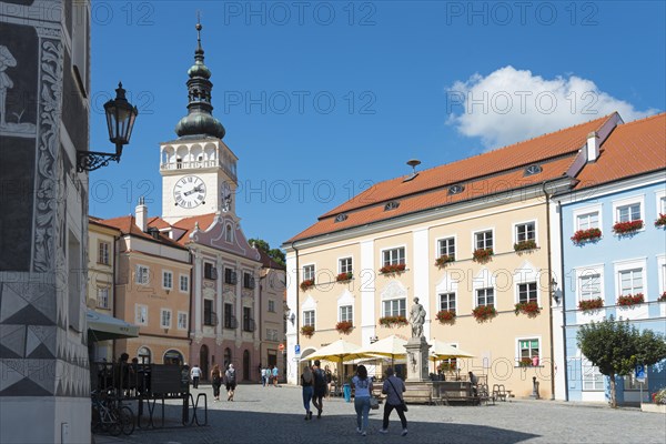 Market Square with Town Hall and Pomona Fountain