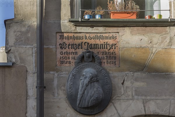 Information board and a relief on the house of the Nuremberg goldsmith Wenzel Jamnitzer 1585-1508