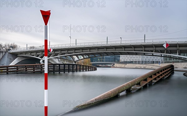 Long exposure at the Kronprinzenbruecke in the government district