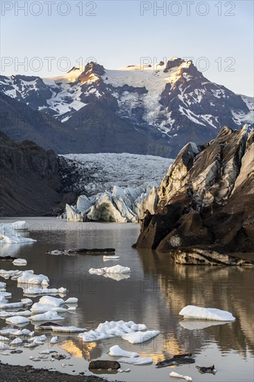 Svinafellsjoekull glacier