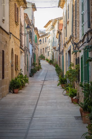 Alley in the old town of Alcudia