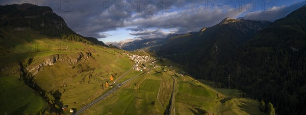 View towards Ardez to the castle