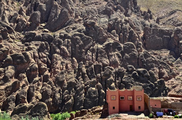 Red House in front of rock formations in the Dade Valley