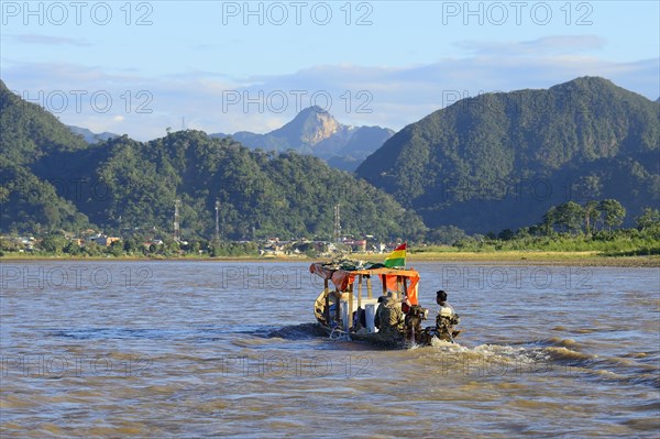 Longboat on the Rio Alto Beni