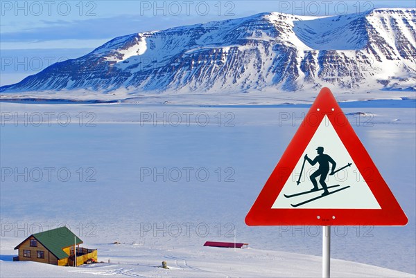 Traffic sign warns of skiers