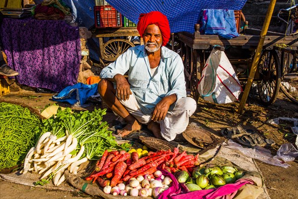 Colourful markets and craftsmen in the old town of Bundi