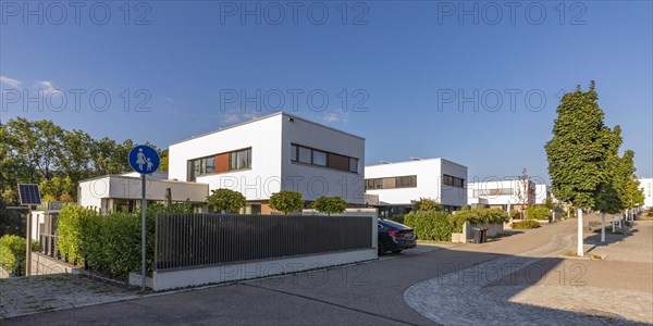 Passive house with photovoltaic systems