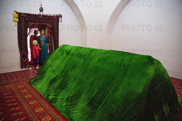 Pilgrims at the Seyit Akhmed Mausoleum