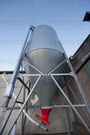 Auger on bottom of animal feed store to send concentrates to milking parlour