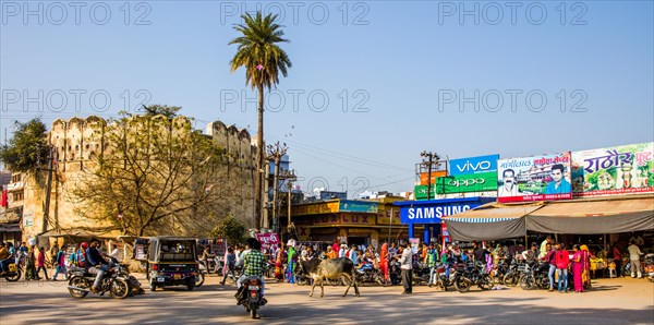 Colourful markets and craftsmen in the old town of Bundi