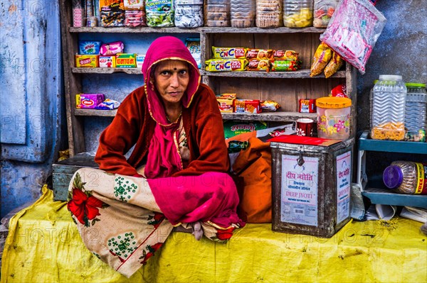 Colourful markets and craftsmen in the old town of Bundi