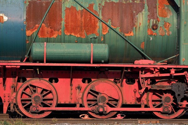 Close-up green diesel locomotive at Hanau-Grossauheim station