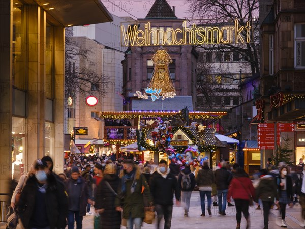 Westenhellweg pedestrian zone with Dortmund Christmas market