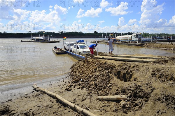 Simple ferry across the Rio Mamore