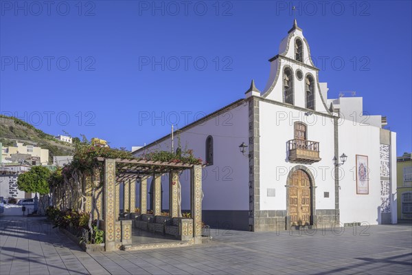 Church in the Plaza de Espana