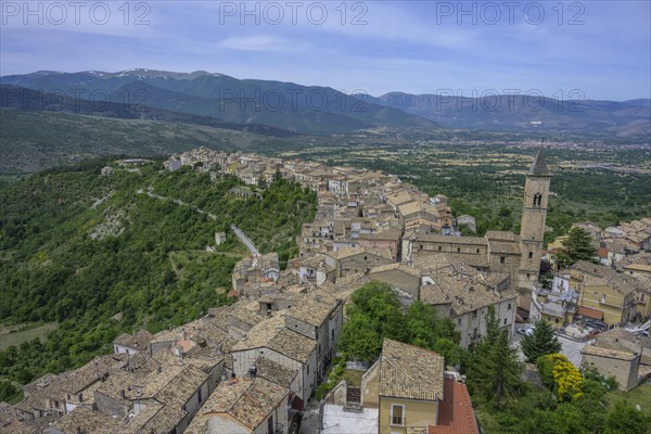 View of the village from Cantelmo-Caldora Castle