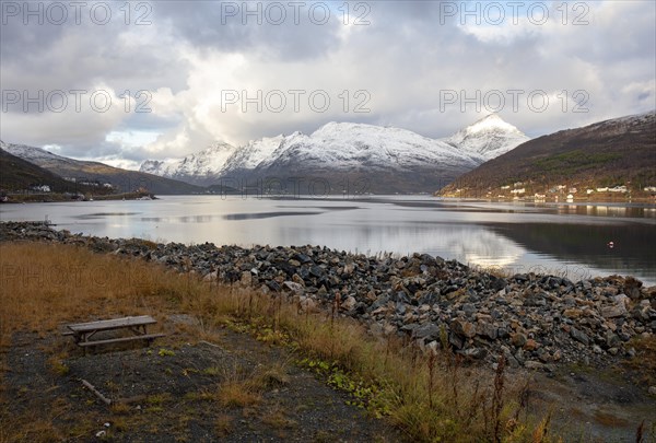 View over Kaldfjorden in autumn