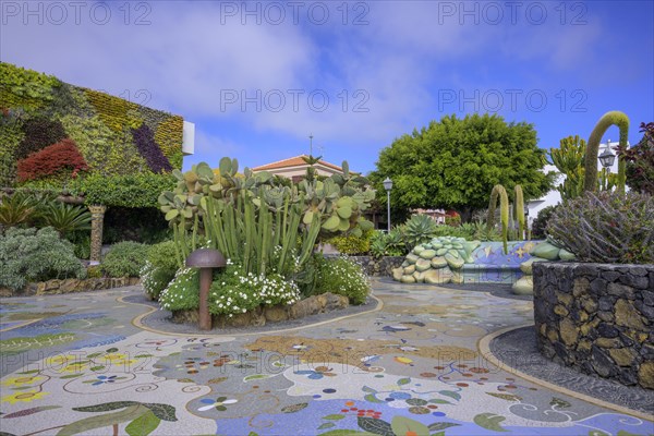 Plaza de la Glorieta designed by Luis Morera