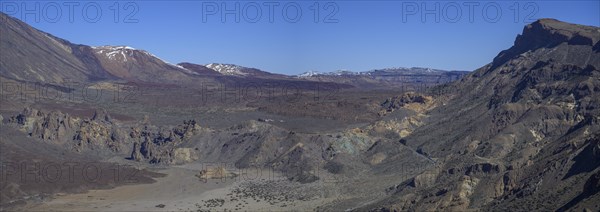 View from the edge of the caldera to the Roques de Garcia