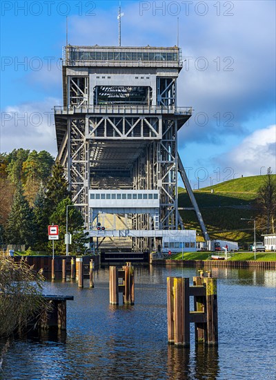 The old and new ship's hoist in Niederfinow