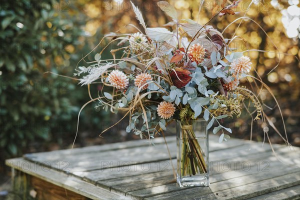 Table with autumnal bouquet
