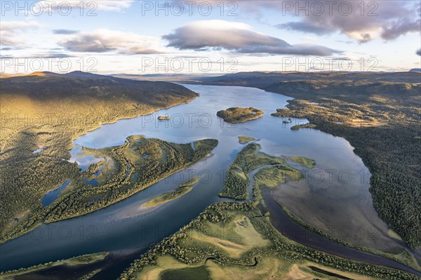 Tarraaetno river delta and Lake Saggat