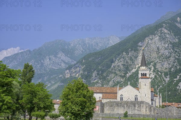 Cathedral of Sant Andrea Apostolo and city wall