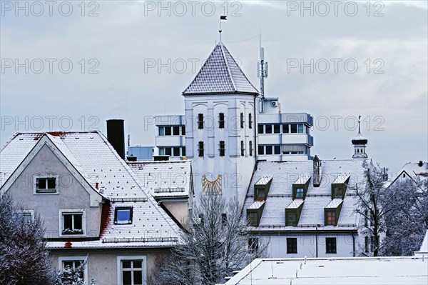 The orphan gate with snow