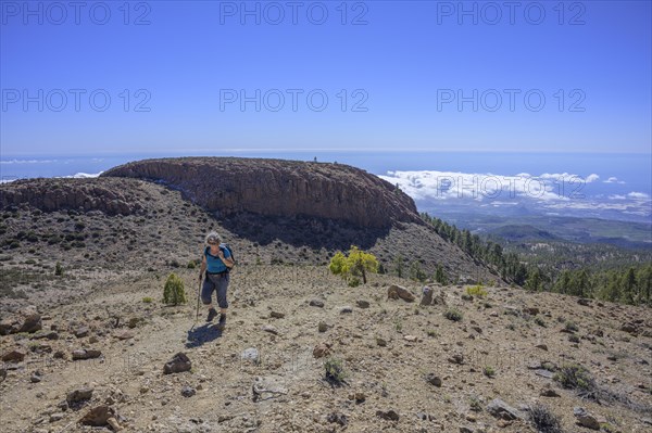 Hiker and in the background view to El Sombrero de Chasna