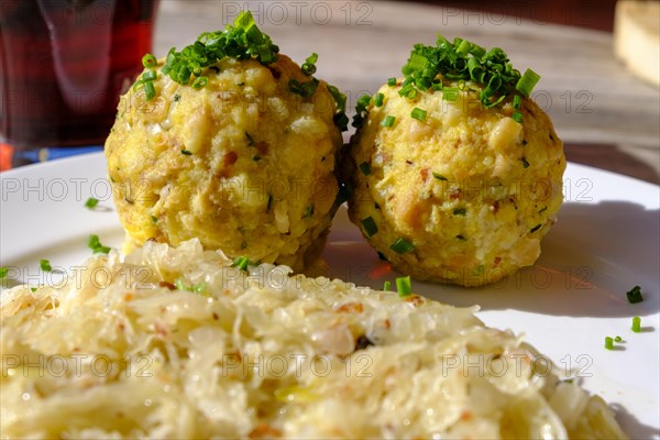 Bacon dumplings with cabbage