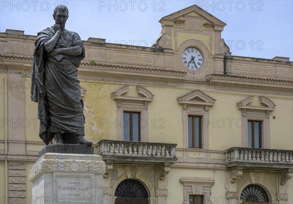 Statue of Ovid