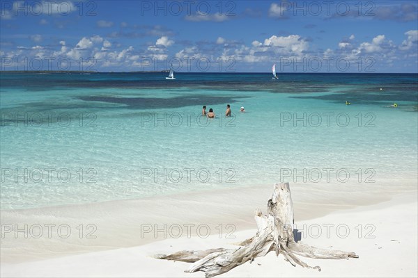 Crystal clear water on Pineapple Beach