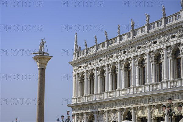 Biblioteca Nazionale Marciana and Columna de San Teodoro