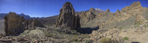 Centre La Catedral volcanic vent from Mirador de La Ruleta at Roques de Garcia