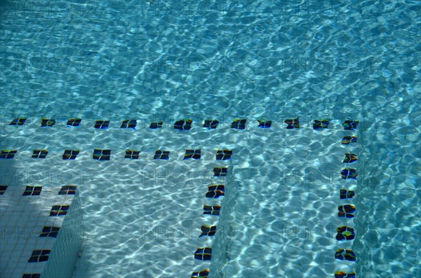 Supervision of a staircase in the swimming pool