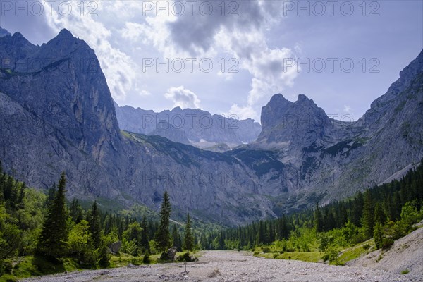 Hoellentalanger with Riffelkoepfe