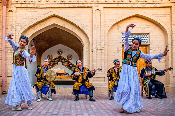 Folklore performance in a caravanserai