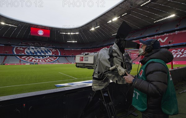 TV camera and cameraman with FFP2 mask