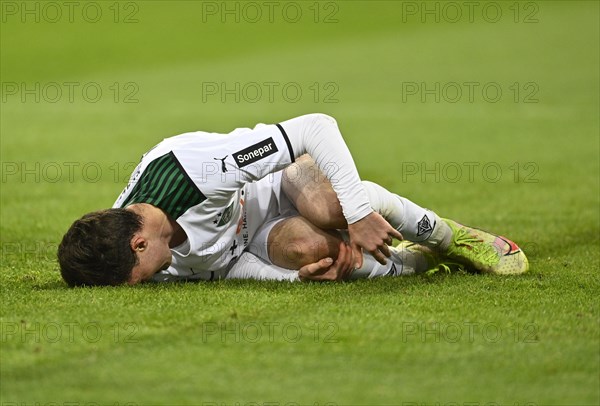 Joe Scally Borussia Moenchengladbach BMG injured ground injury