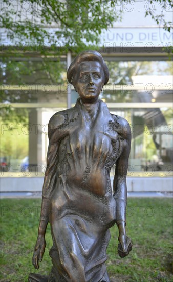 Rosa Luxemburg Statue