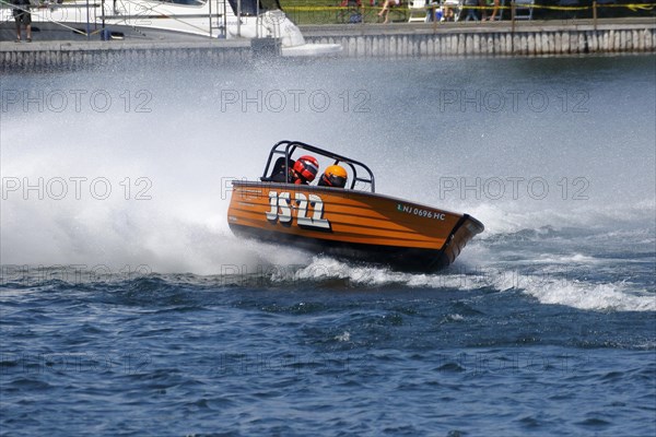 Boat racing on the Saint Lawrence River