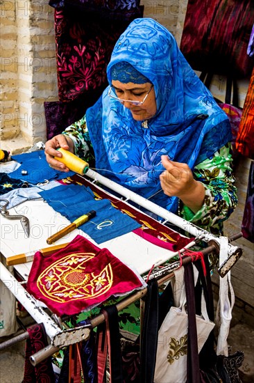 Gold thread embroiderer