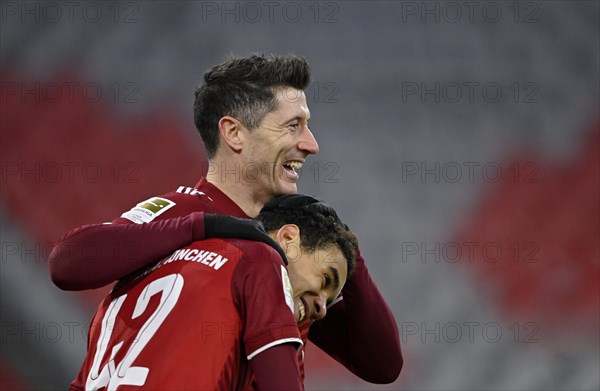 Goal celebration Robert Lewandowski FC Bayern Munich FCB 09 with Jamal Musiala FC Bayern Munich FCB 42