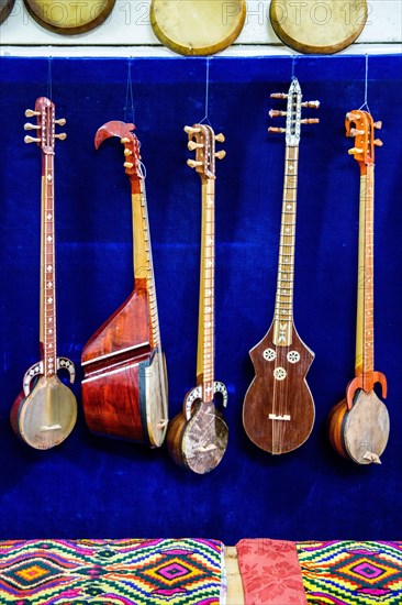 Typical Uzbek musical instruments