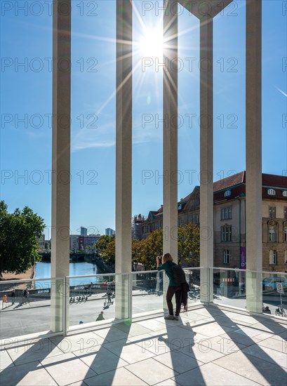 The Visitors Terrace at the James Simon Gallery